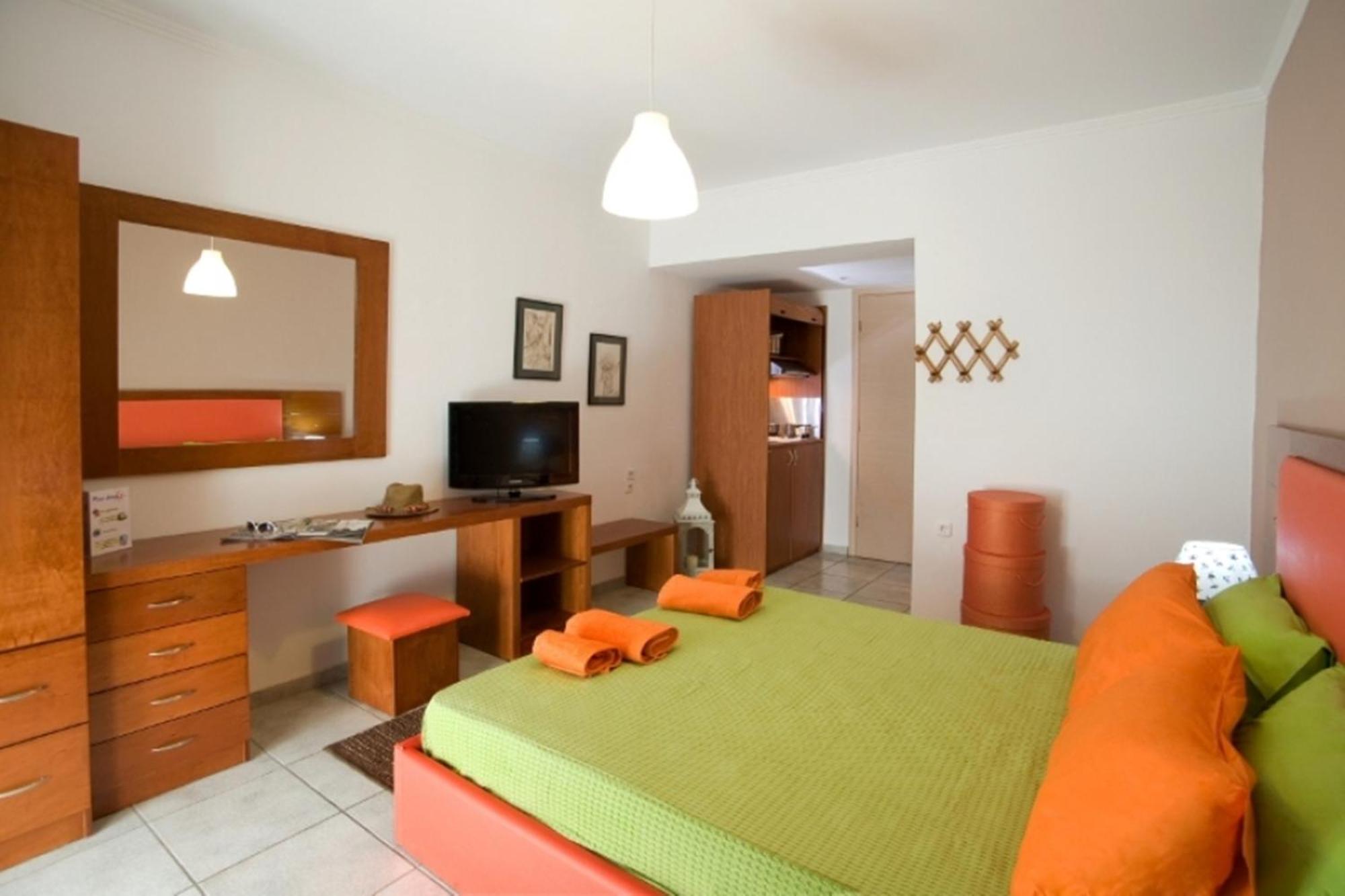Poros Beach Studios Exterior photo